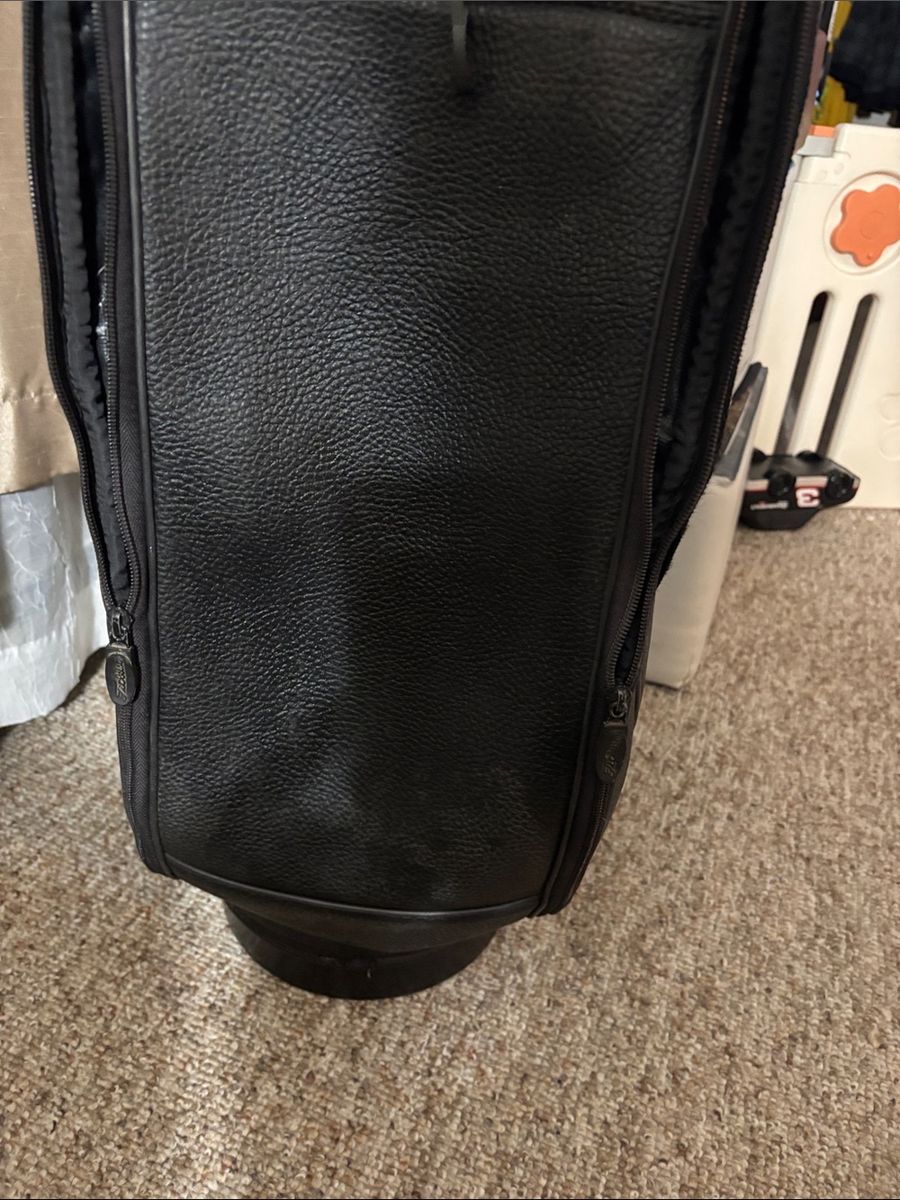 Titleist Black and White Men’s Golf Cart Bag with Bold Logo - Picture 12 of 15